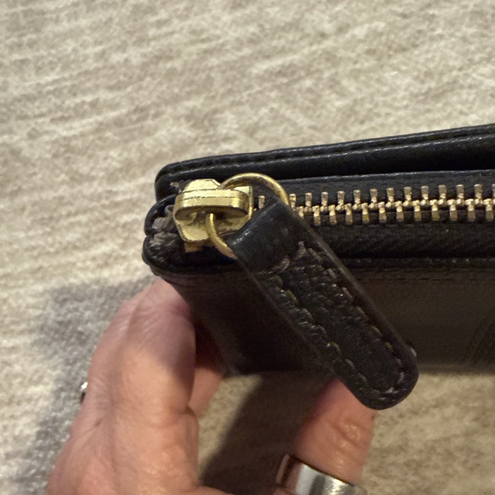 Fossil "Ella Clutch" Black Leather Wallet Women's Bi Fold Holds Everything 8" - Picture 8 of 8